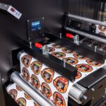 Label web splicing table for easy job changeover on the DLF Quattro