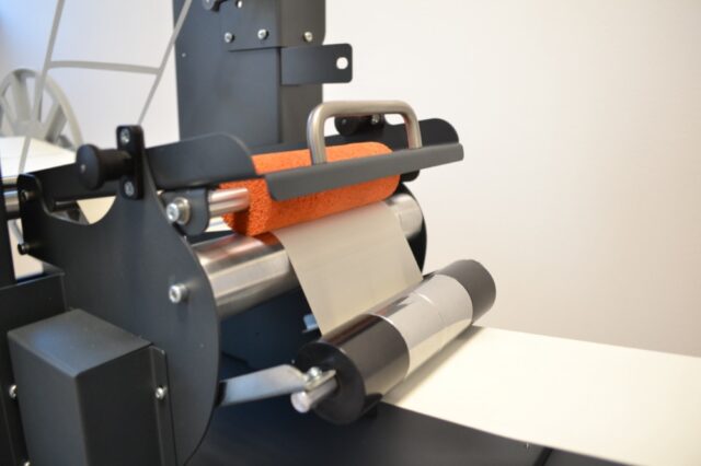 Label paper path input side for LT5C inline label rewinder and slitter for narrow label rolls