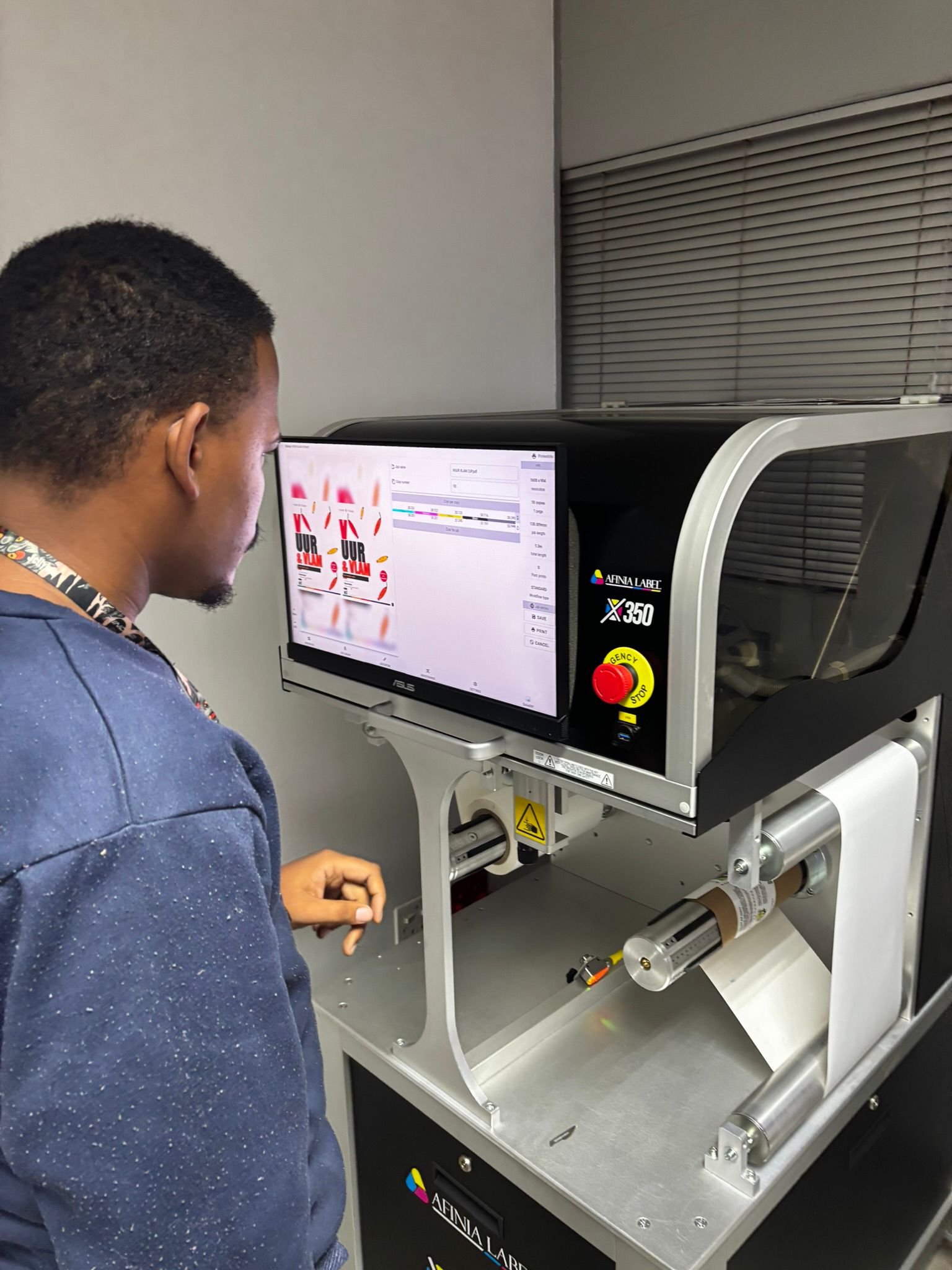 afinia x350 color label printer with operator from Ruxo Labels
